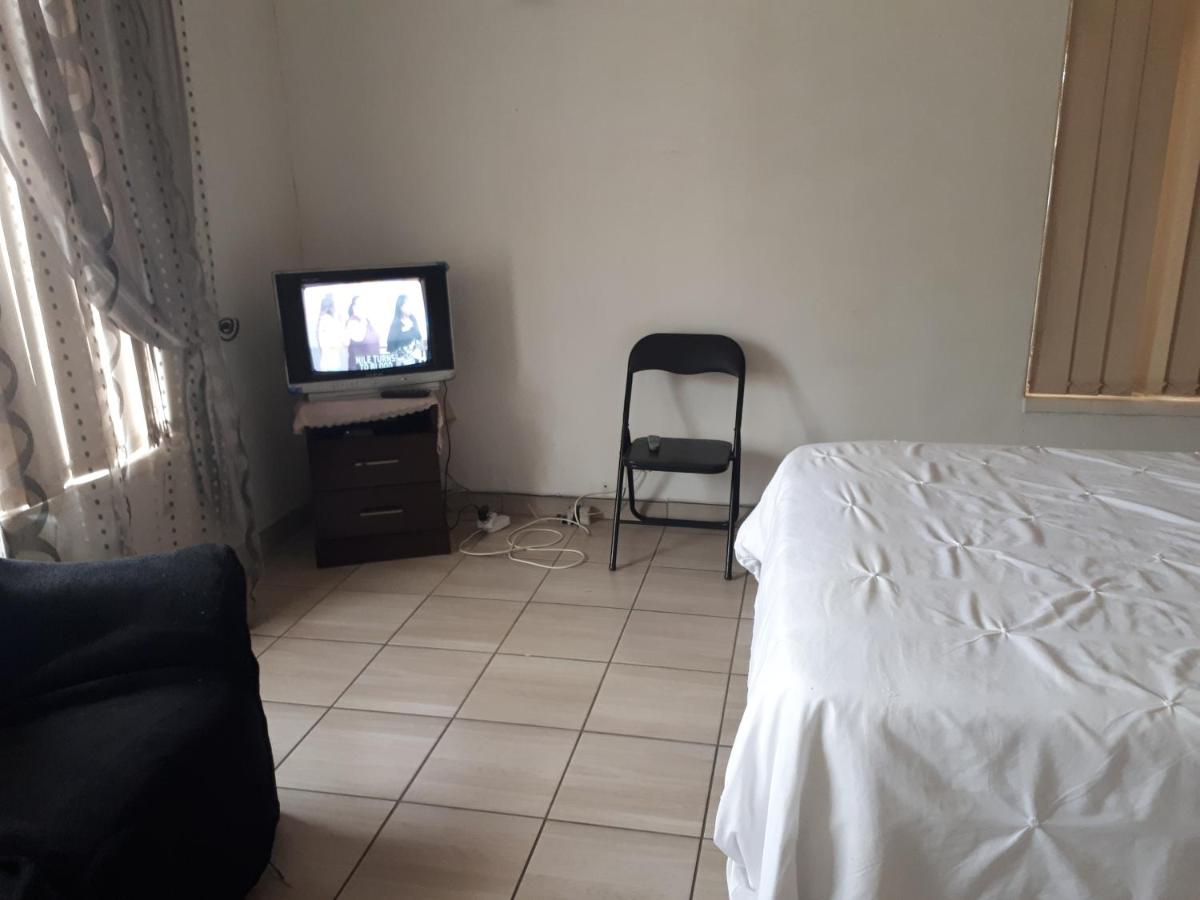 C - Land Guest house - Housity