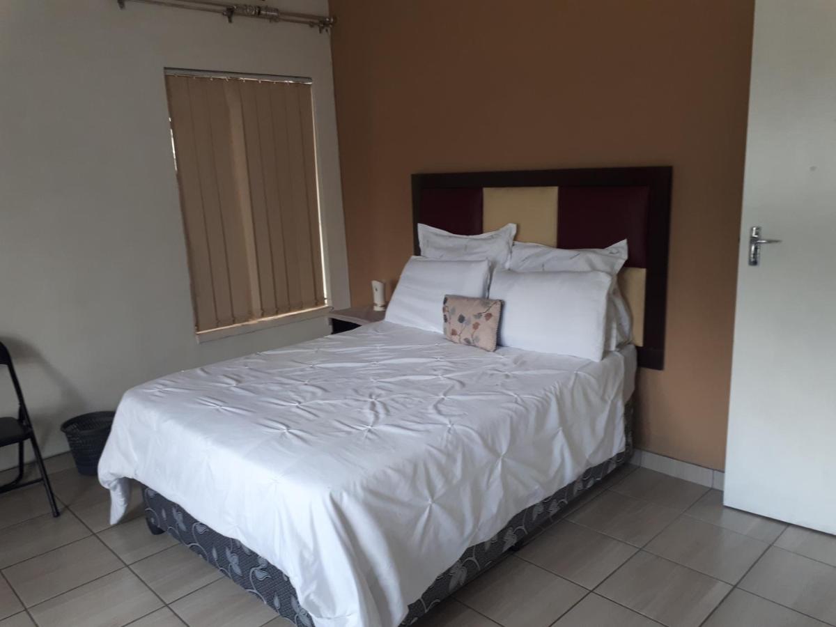C - Land Guest house - Housity