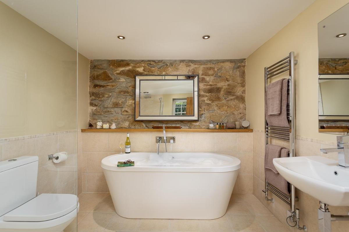 The Home Barn at Cornish Barn Holidays - Housity