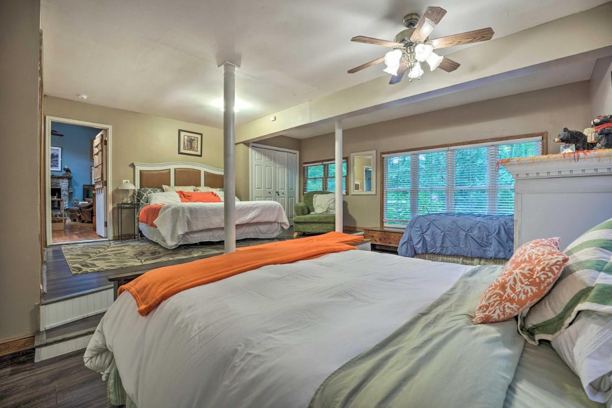 Lakeside Escape Steps to Lake Michigan Beach! - Housity