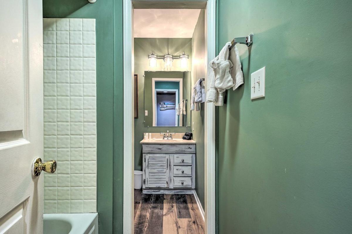 Lakeside Escape Steps to Lake Michigan Beach! - Housity