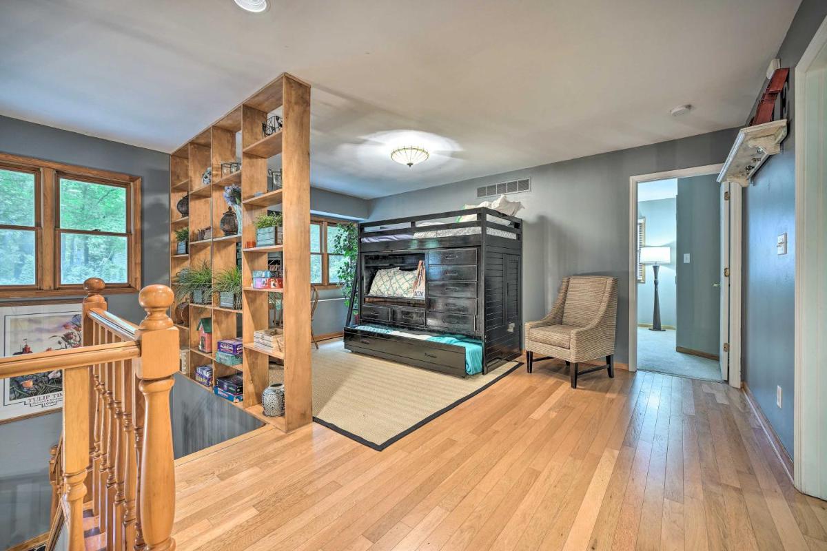 Lakeside Escape Steps to Lake Michigan Beach! - Housity