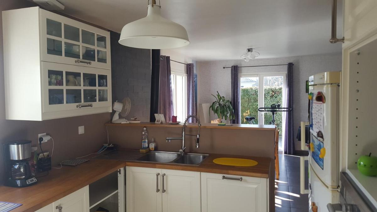 1 Chambre privative avec bureau et cuisine dans maison 105 m2 Montfaucon - Housity