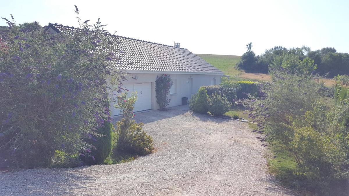 1 Chambre privative avec bureau et cuisine dans maison 105 m2 Montfaucon - Housity