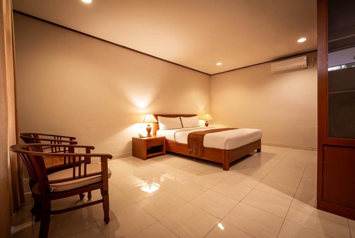 Yulia Beach Inn Kuta - Housity