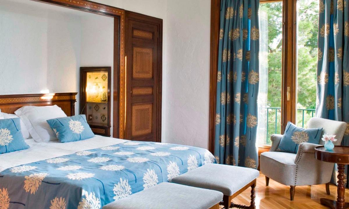 Cama o camas de una habitación en Hostal de la Gavina GL - The Leading Hotels of the World