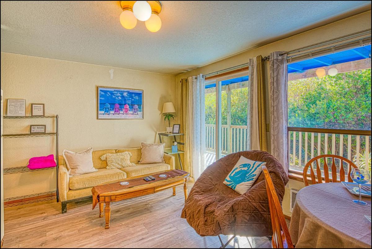 Ocean Eyes Condo - Housity