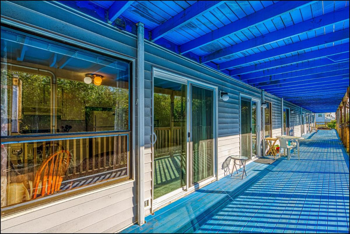 Ocean Eyes Condo - Housity