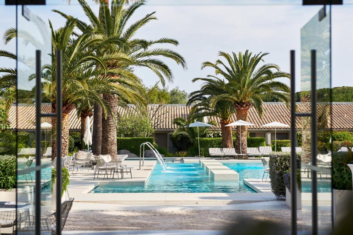 Piscine de l'établissement Sezz Saint-Tropez ou située à proximité Piscine de l'établissement Sezz Saint-Tropez ou située à proximité