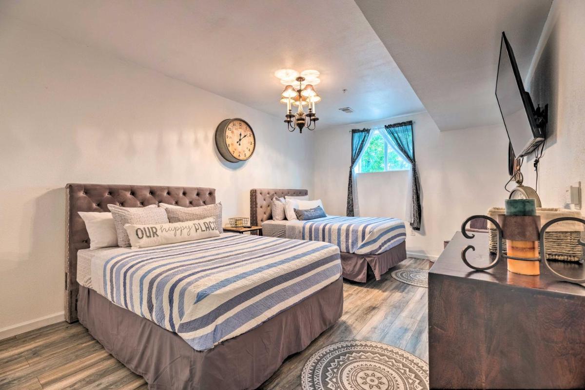 Hilltop Hideaway on 15 Acres - Sleeps 24 - Housity