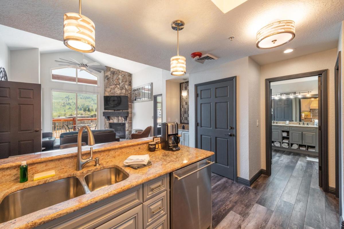 Westgate Park City Differentiated Modern Update Top Floor View Deluxe 1 Bedroom - Housity