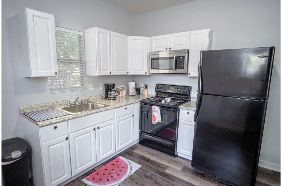 Remodeled Historic 1BR1BA House Near Downtown - Housity