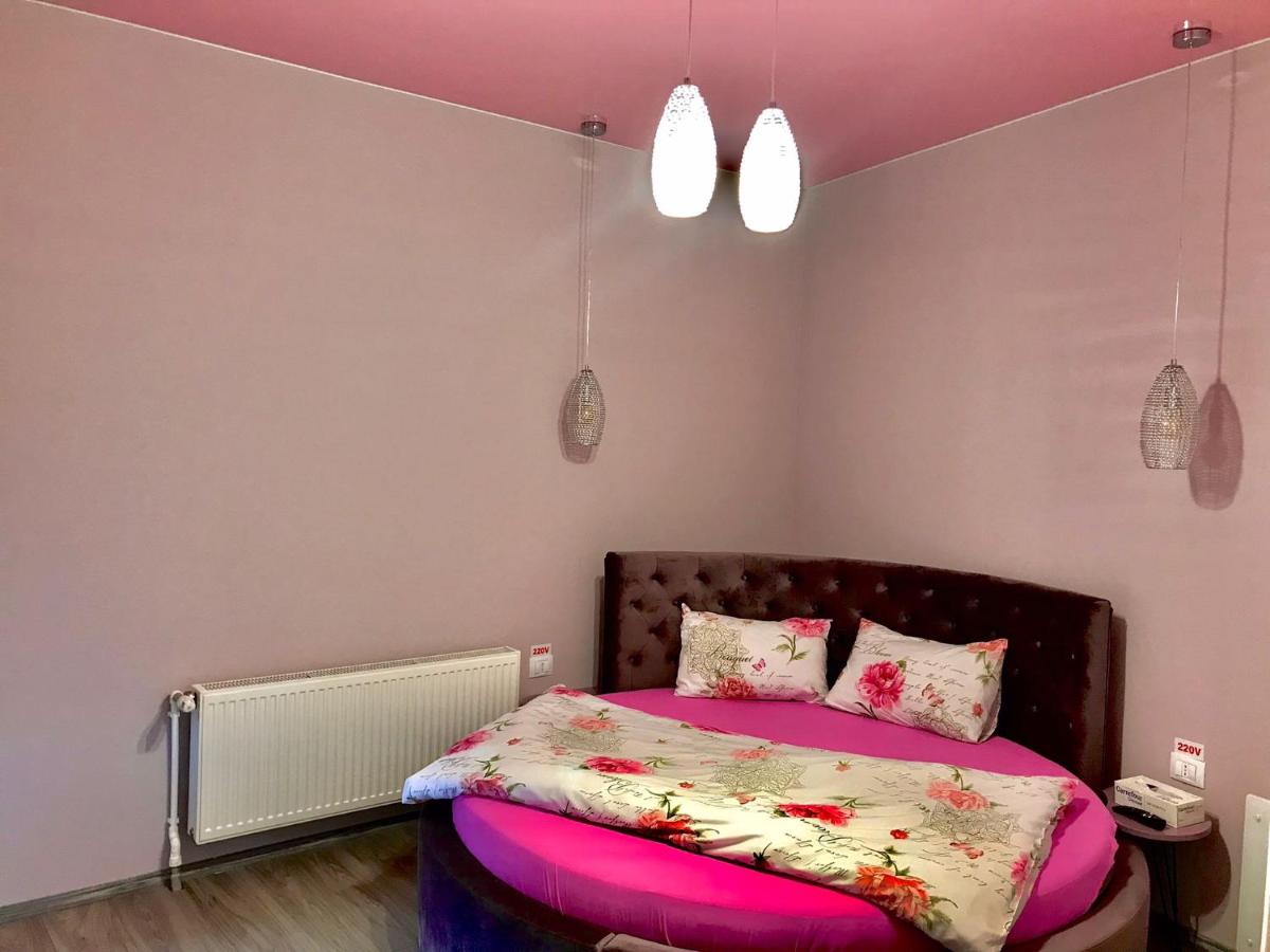 Sweet Pink by Miro Apartment - Housity