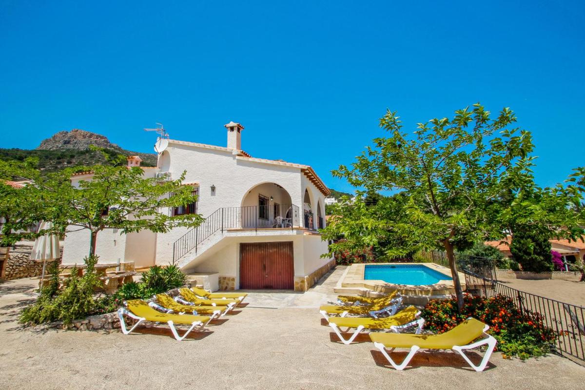 Laura-28A - traditionally furnished detached villa with peaceful surroundings in Calpe - Housity