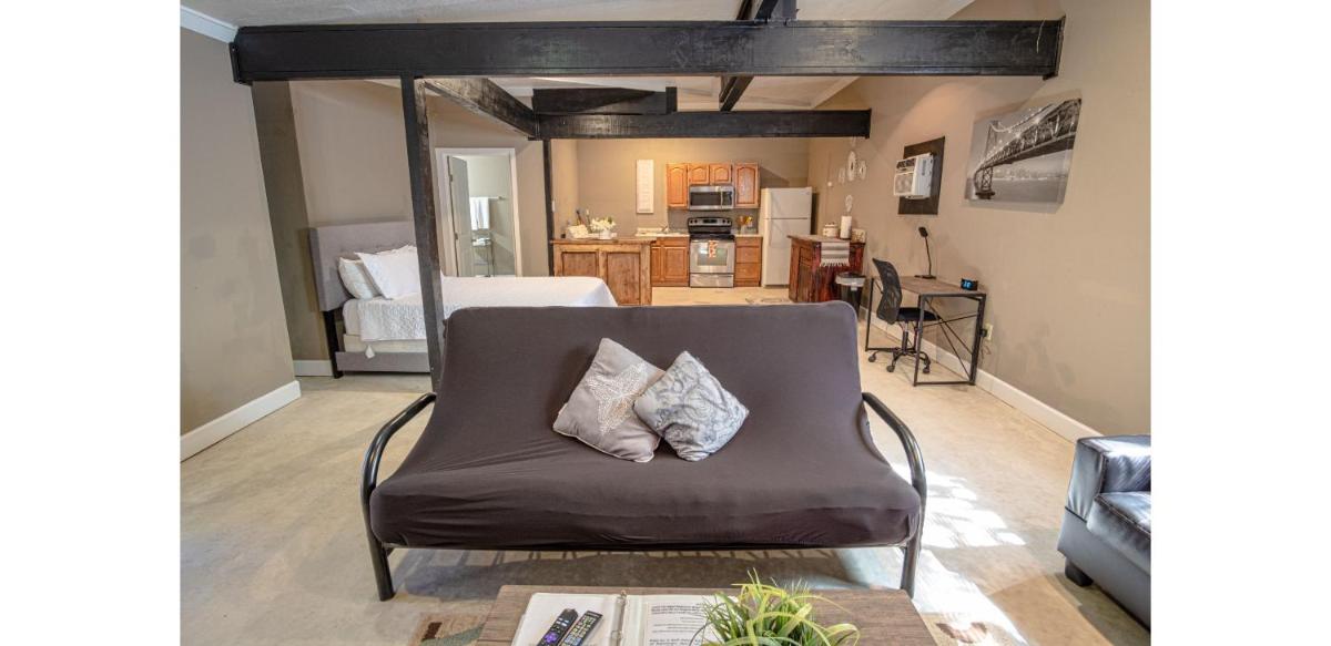 Florida #B St Near Downtown with all amenities - Housity
