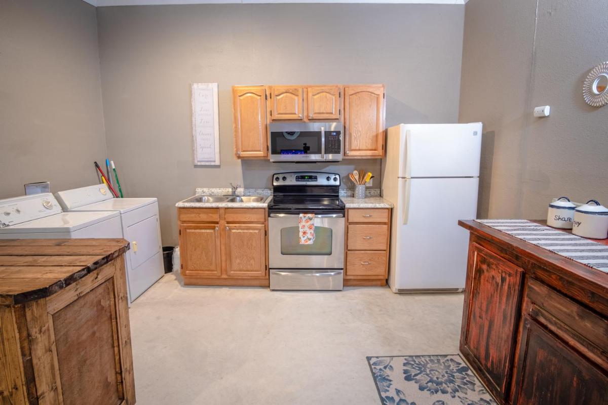 Florida #B St Near Downtown with all amenities - Housity