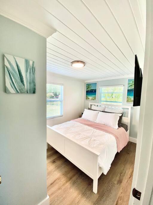 Wow Tiny Home -- Bch & Downtown 2mi away - Housity