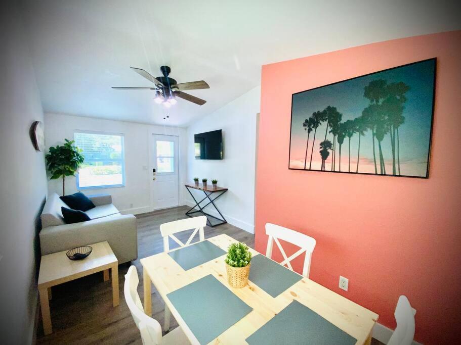 Wow Tiny Home -- Bch & Downtown 2mi away - Housity