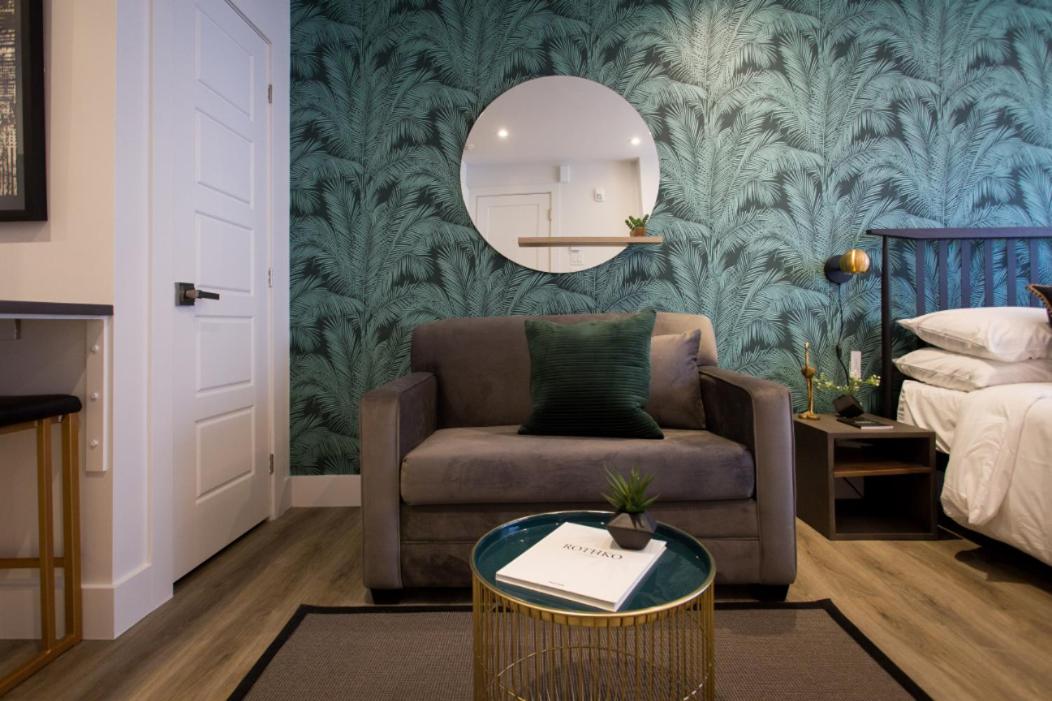 Golden Oasis Studio with Yard View and full bath by Den Stays - Housity