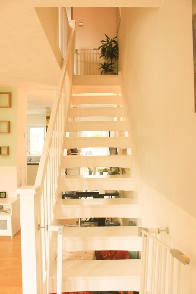 Welcome Home Twin Bedroom Near Heathrow Airport, London - Housity