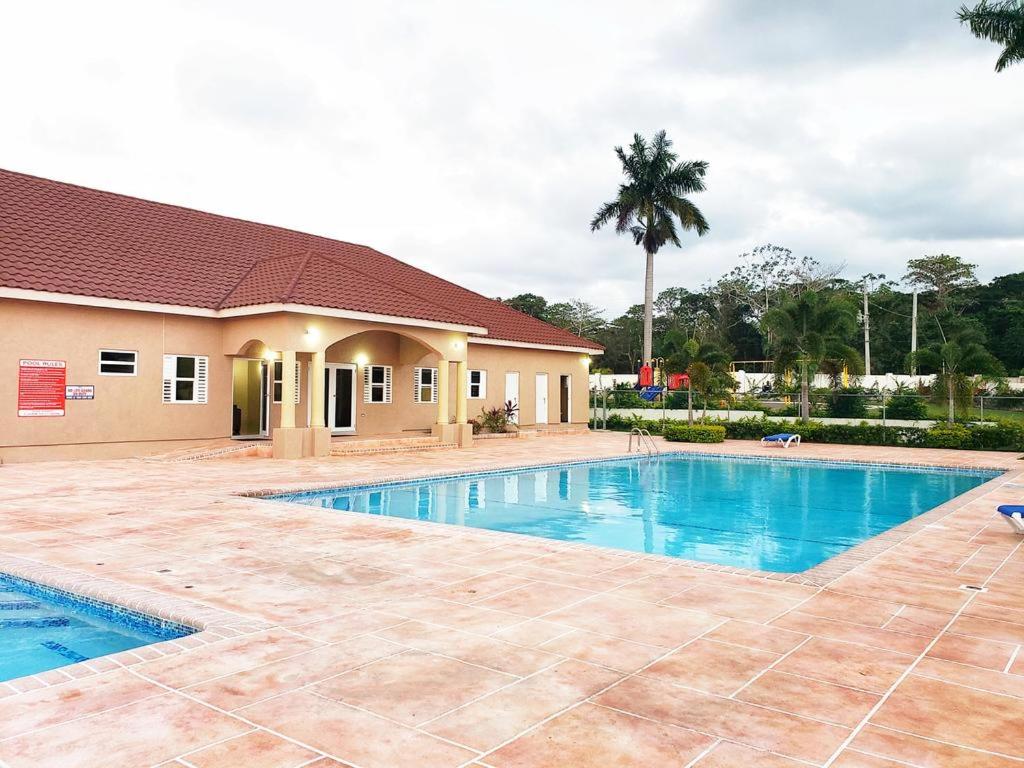 Tropix Villa - Housity