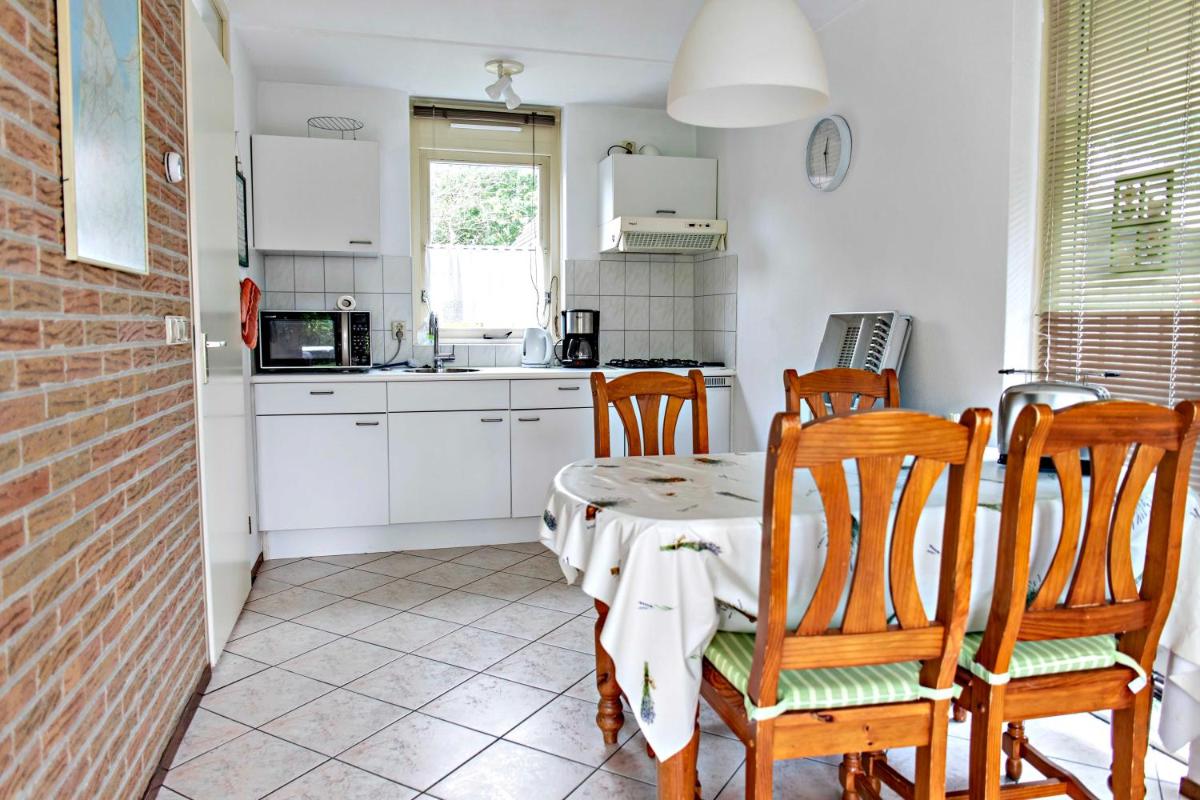 Bungalow 40 op Recreatiepark De Wielen - Housity