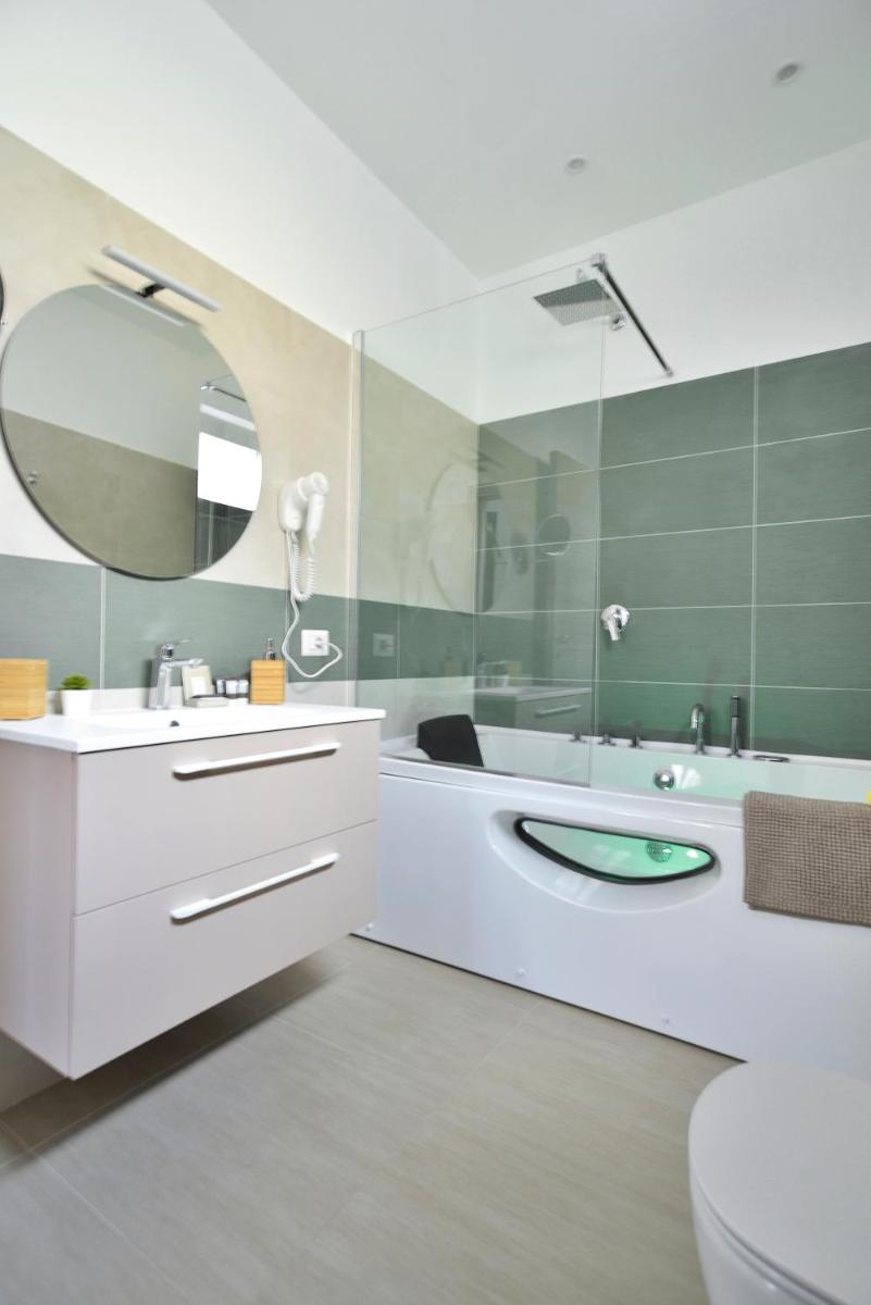 Romantic Room con vasca idromassaggio - Housity