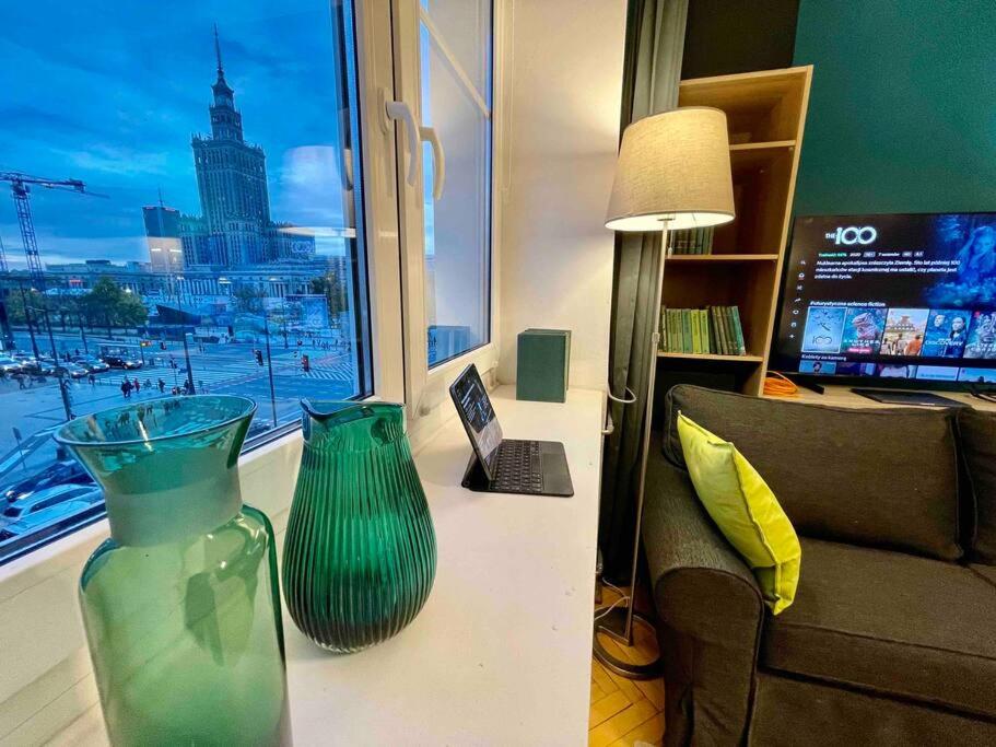 Super SQUARE Metro x2 fast WiFi 55'TV Netflix HBO AppleTV+ AmazonTV - Housity