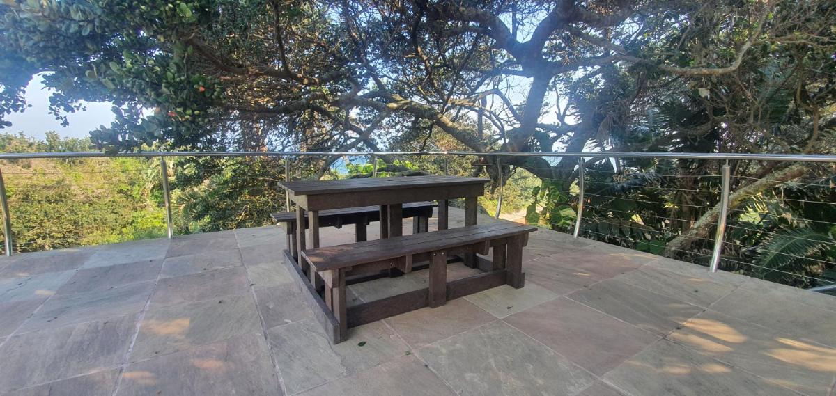Beautiful Quiet Beach House Set In Coastal Forest - Housity