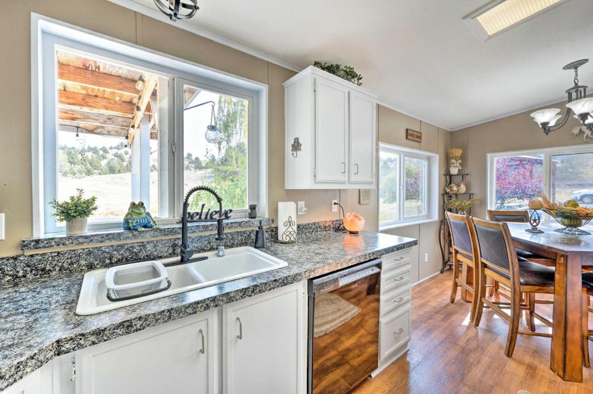 John Day Lakehouse with a Great Outdoor Space! - Housity