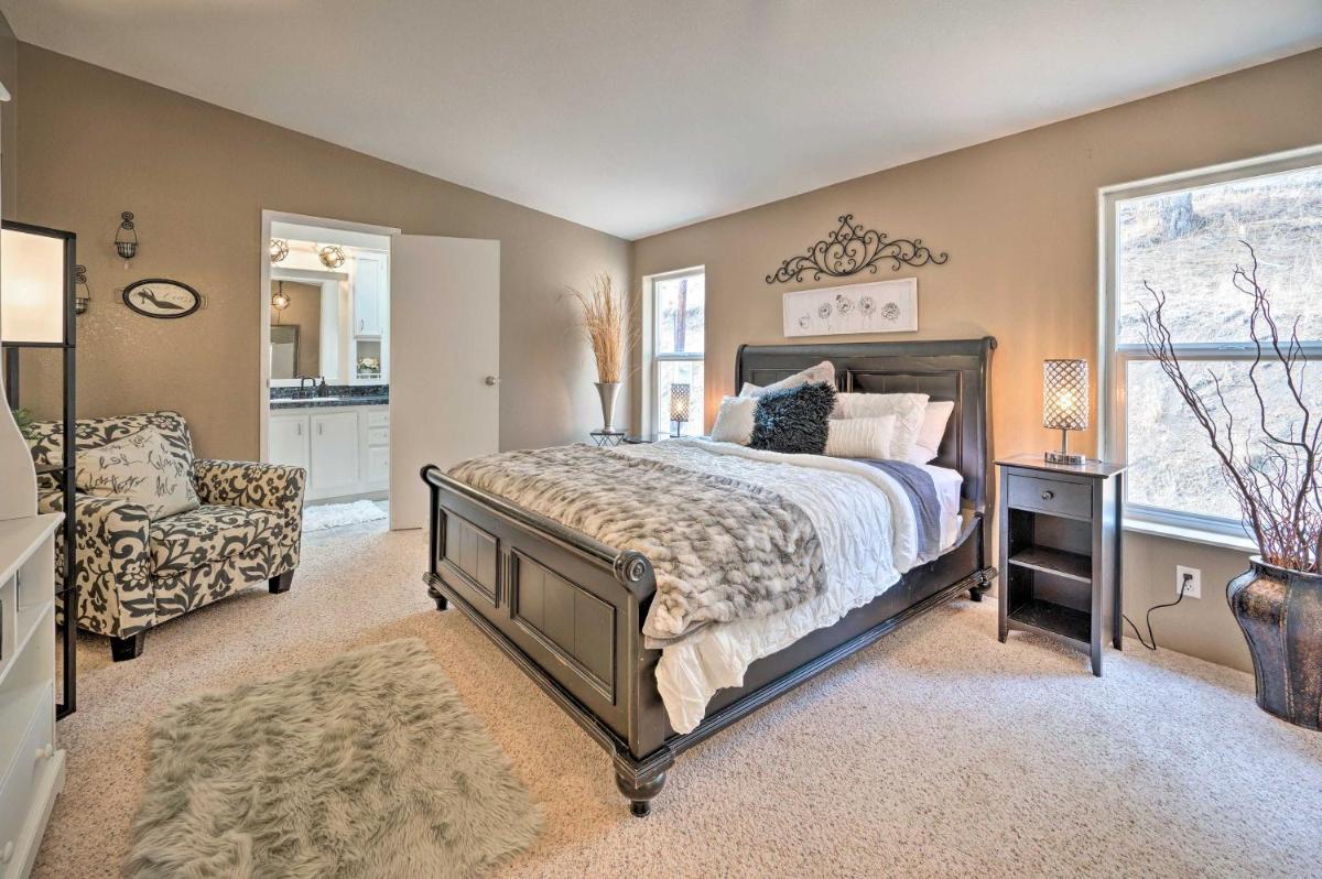 John Day Lakehouse with a Great Outdoor Space! - Housity