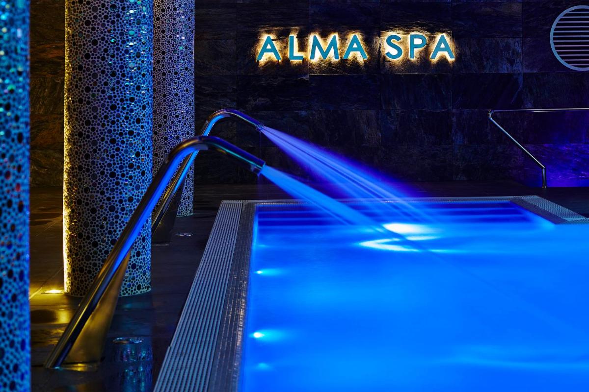 Imagem da galeria de Alcazar Hotel & SPA em Monte Gordo