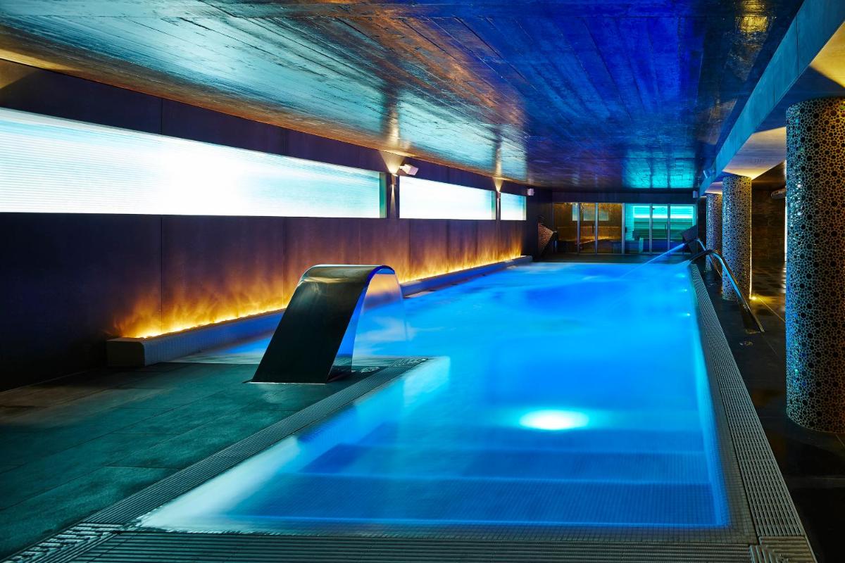 A piscina em ou perto de Alcazar Hotel & SPA