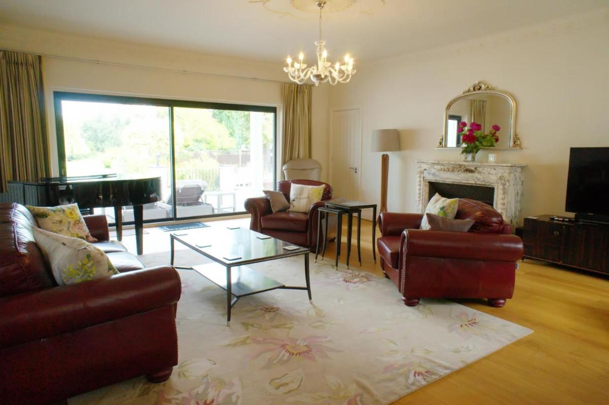 Countryside escape with stunning garden in Surrey - Housity