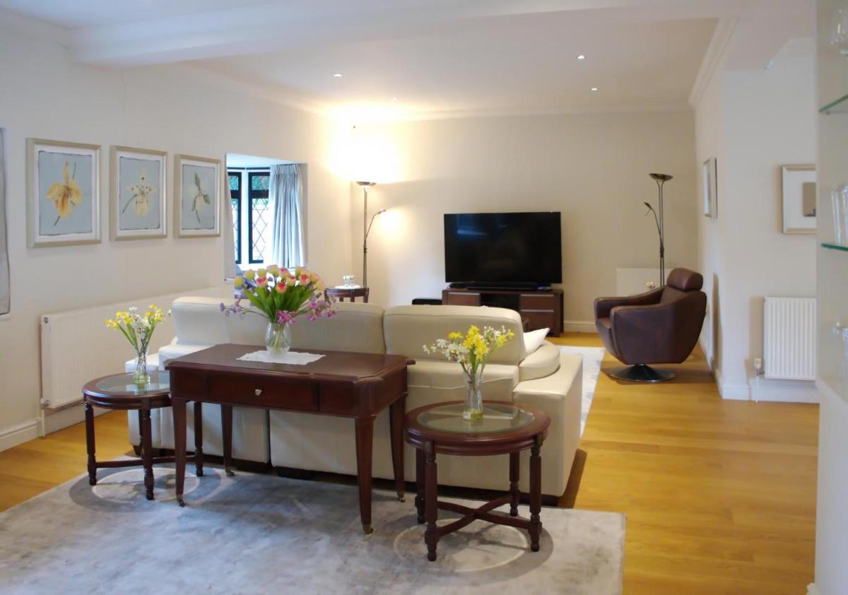 Countryside escape with stunning garden in Surrey - Housity