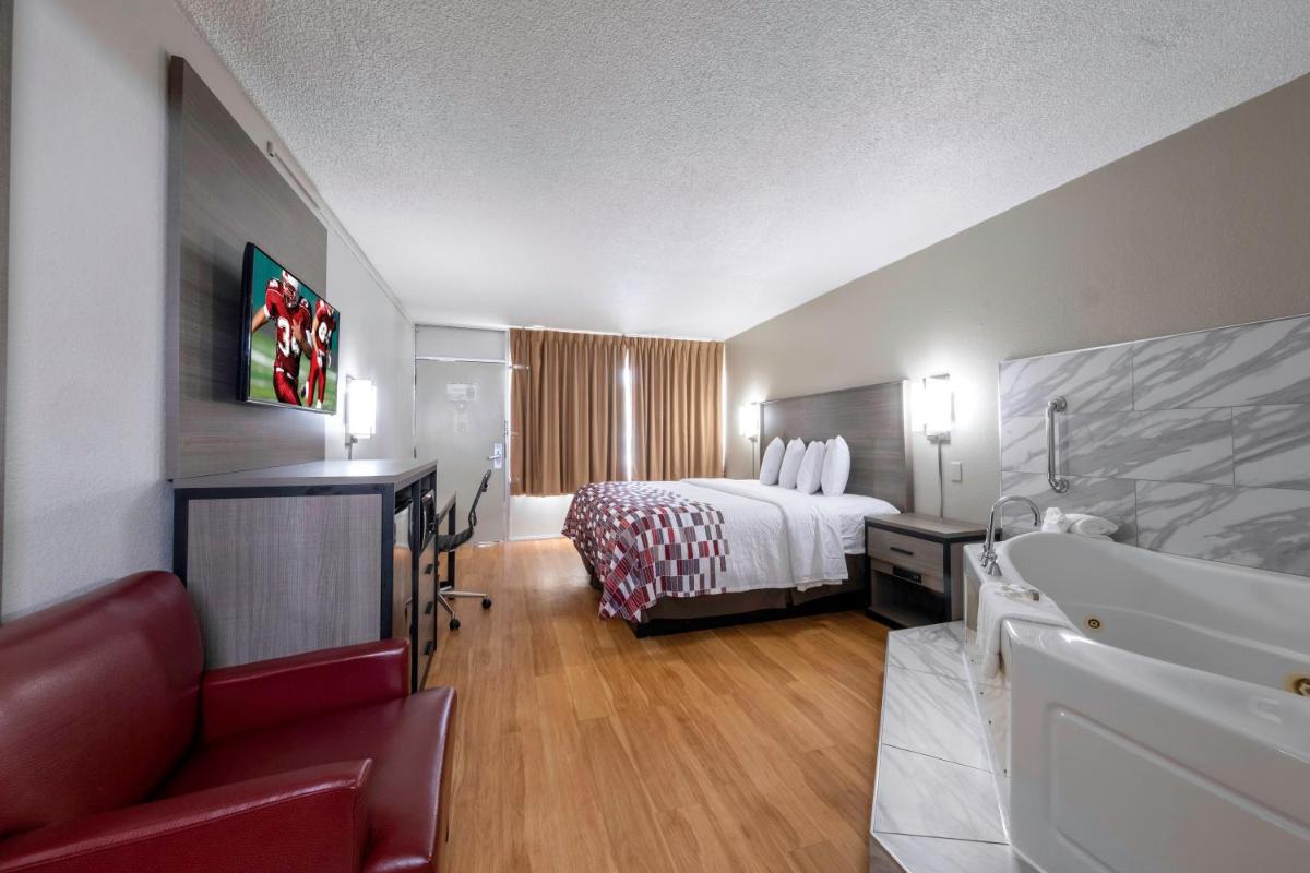 Red Roof Inn Charlottesville - Housity