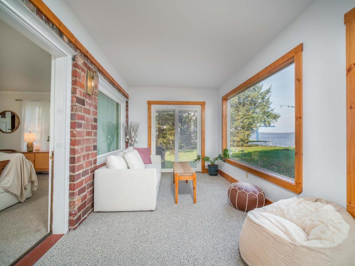 Lakefront Entire Two Bedroom House Lake Chautauqua - Housity