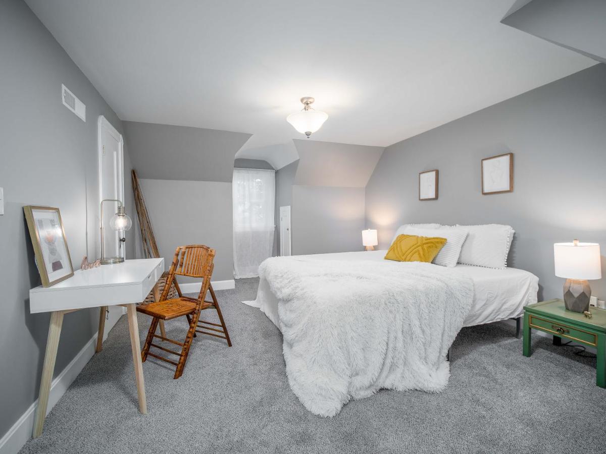 Lakefront Entire Two Bedroom House Lake Chautauqua - Housity