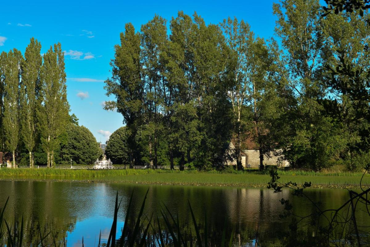 Suitetrails - CHAMBRES D'HOTES Les Gites de l'Ancienne Auberge GIEN LANGESSE MONTARGIS
