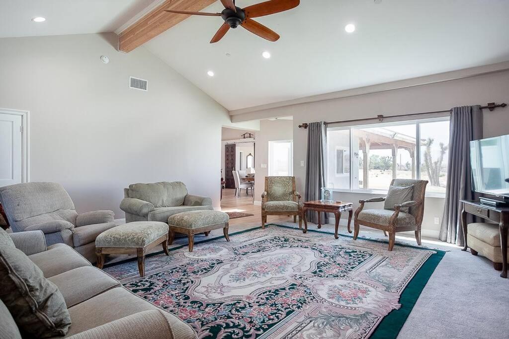 Suitetrails - Private Gated Ranch on 5 Acres, modern and secure