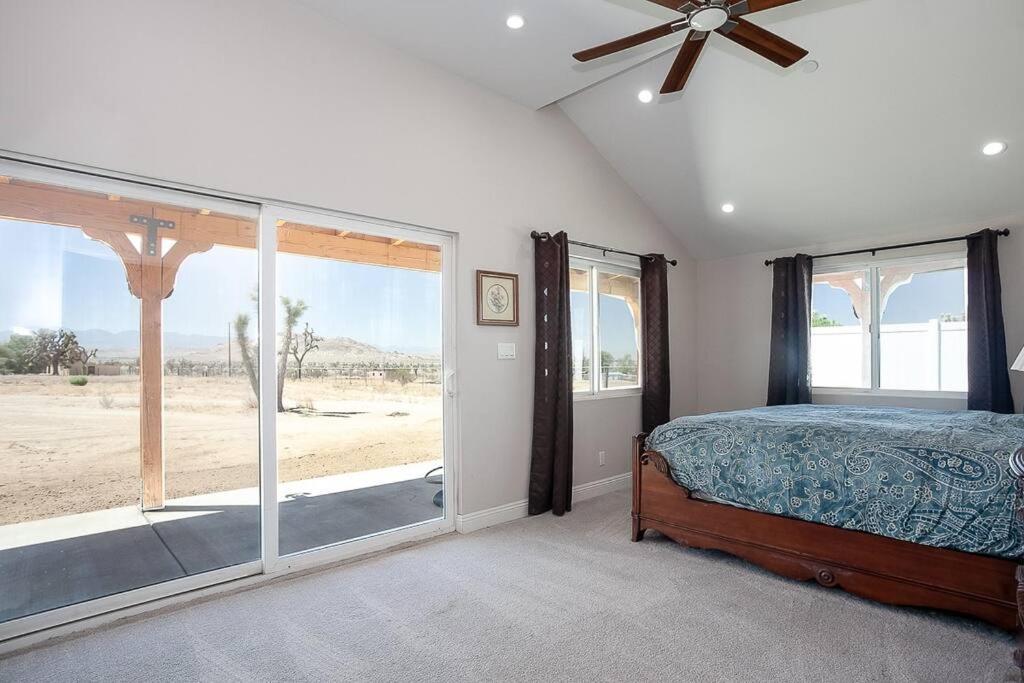 Private Gated Ranch on 5 Acres, modern and secure - Housity