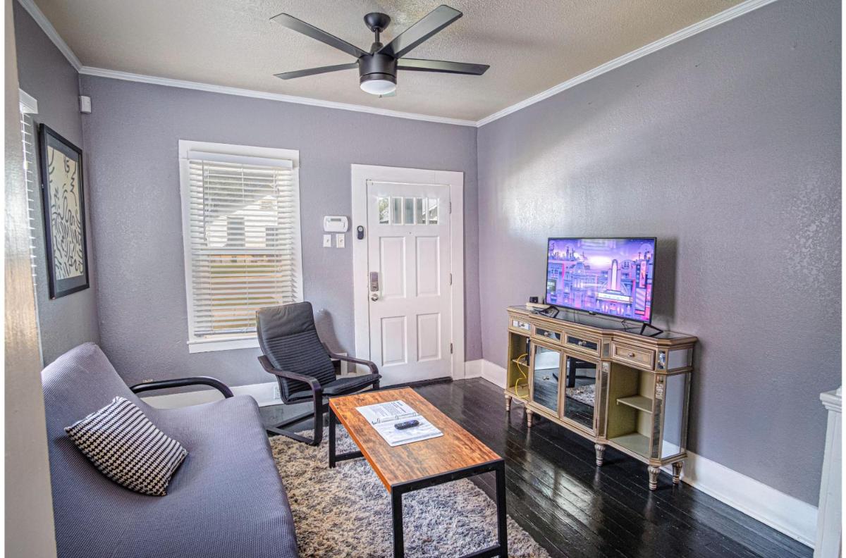 Brand New Listing! Cozy Historic House 5min*DT - Housity