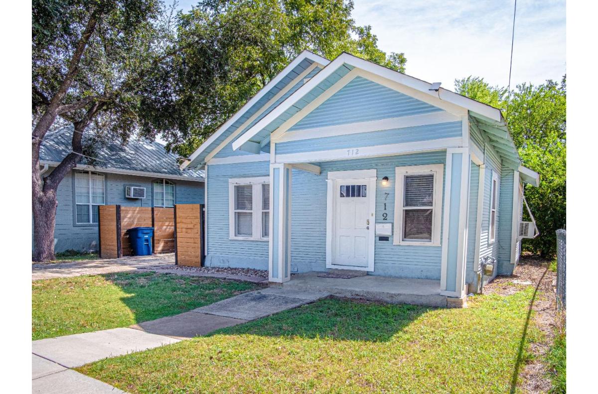 Brand New Listing! Cozy Historic House 5min*DT - Housity