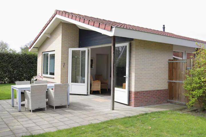Huinerhofje 2 - Vrijstaand met grote omheinde tuin, rust, privacy en nabij bossen - Housity