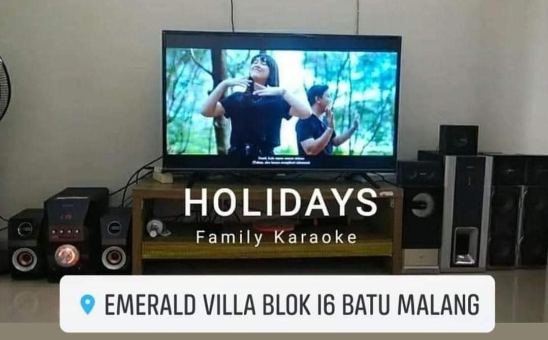 Full House Emerald Villa i6 2 BR Near JTP 3 - Housity