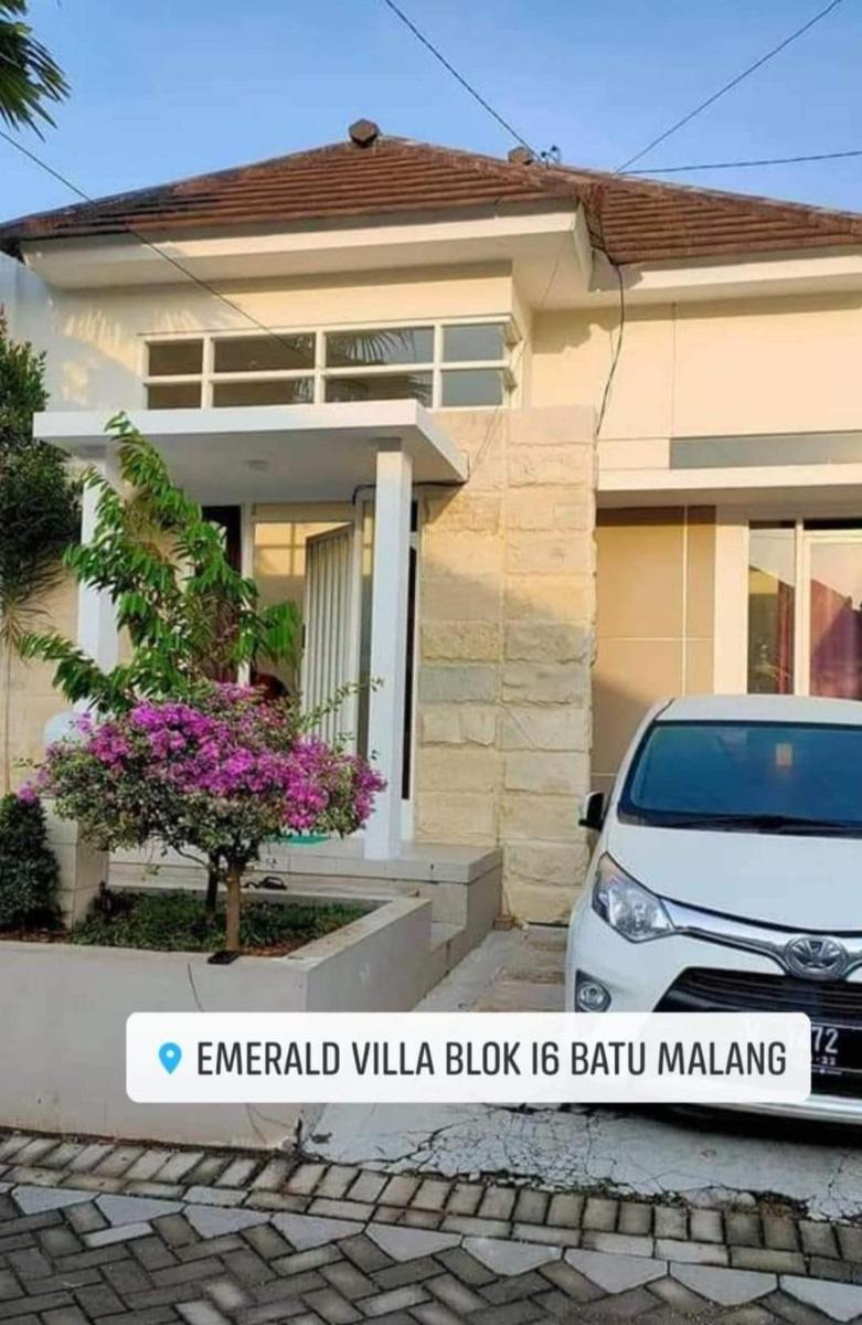 Full House Emerald Villa i6 2 BR Near JTP 3 - Housity