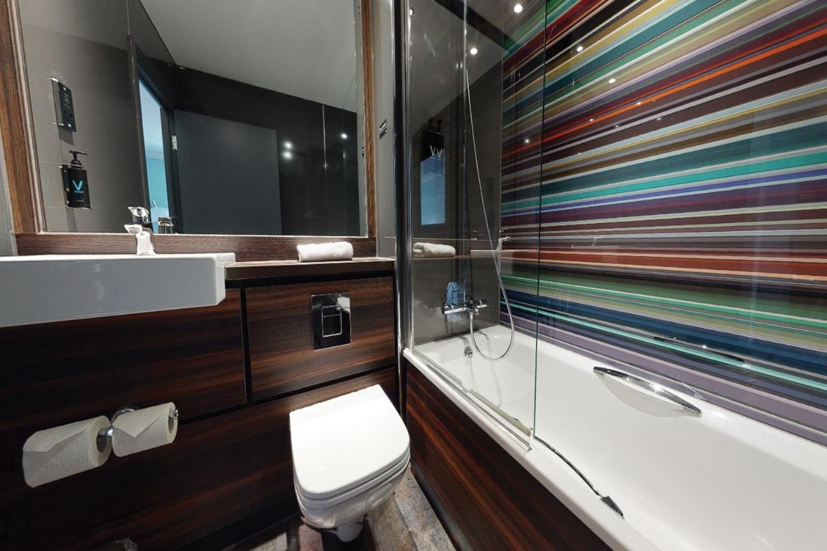 Village Hotel Leeds North - Housity
