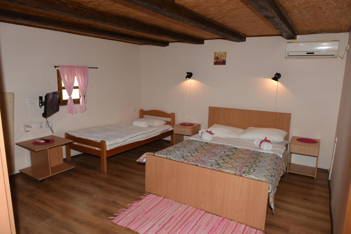 Etno Selo Moravski Konaci - Housity