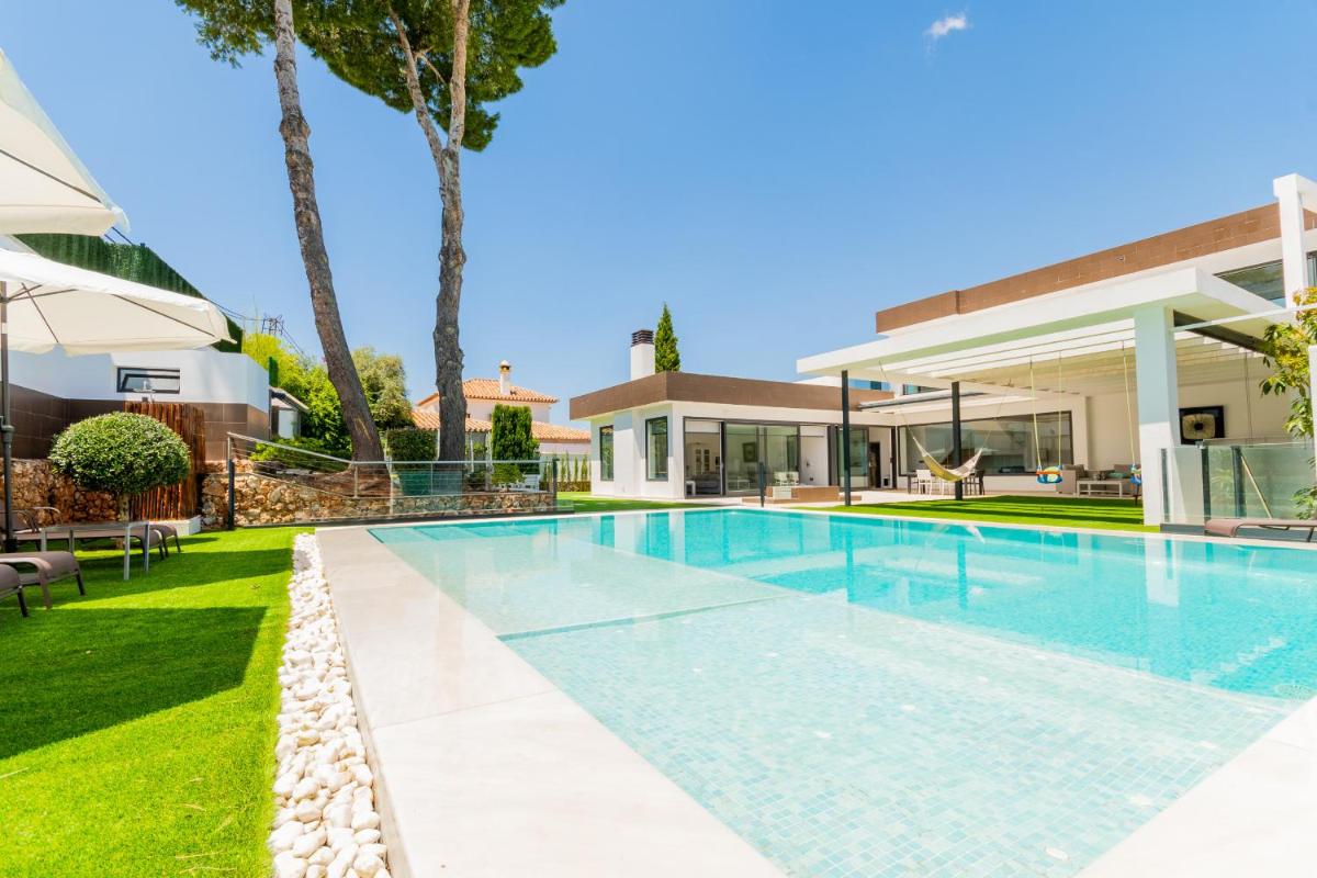 Cubo's Villa Elena - Housity