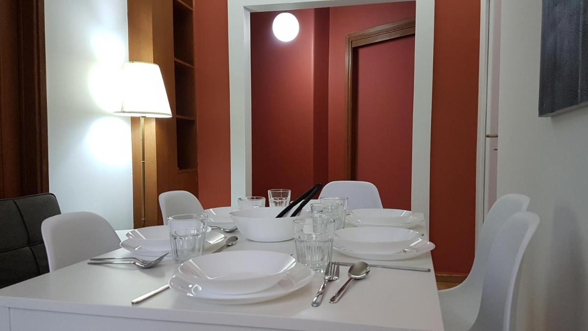 Apricot Apartment - Athens Center, 6 BD, 2.5 BATH - Housity